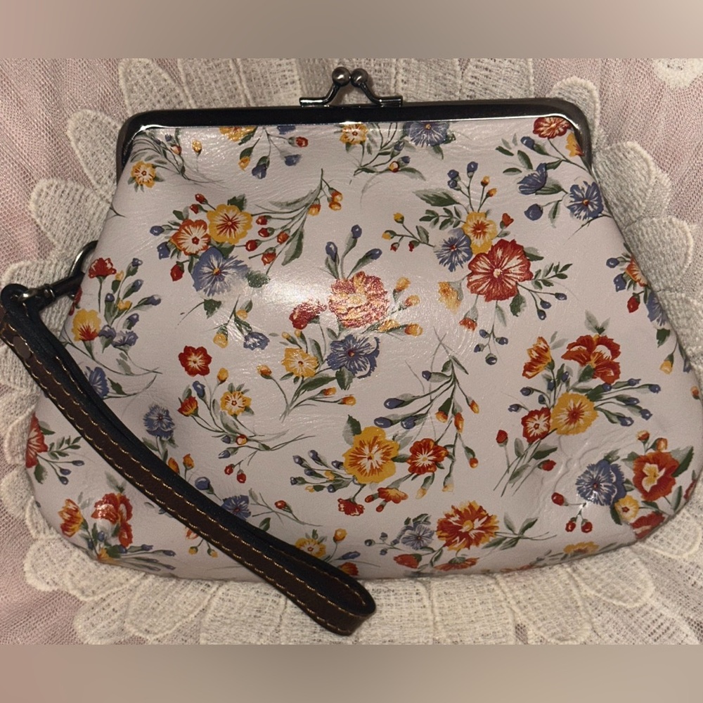 Patricia Nash Mini Meadows Wristlet/ Clutch/ Purse. 🌺 💐 🌼